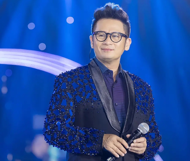 Bằng Kiều 52 tuổi: Hát càng hay, phát ngôn ngày càng... 'hú hồn'   - Ảnh 1.