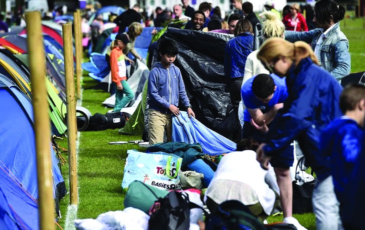 Xếp hàng thuê - Ảnh 5.