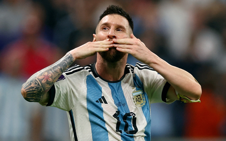 Lionel Messi dự khánh thành tượng cao 21m của chính mình - Ảnh 2.