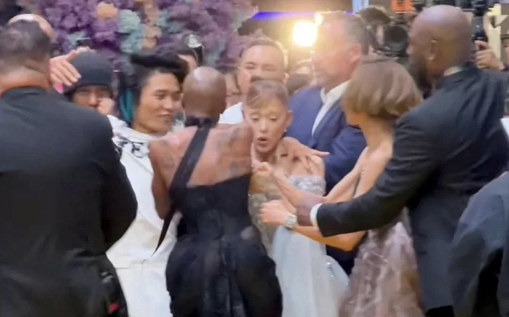 Vợ 'chơi khăm' báo nhà bị trộm, chồng gọi cảnh sát và cái kết... ối giời ơi - Ảnh 4.