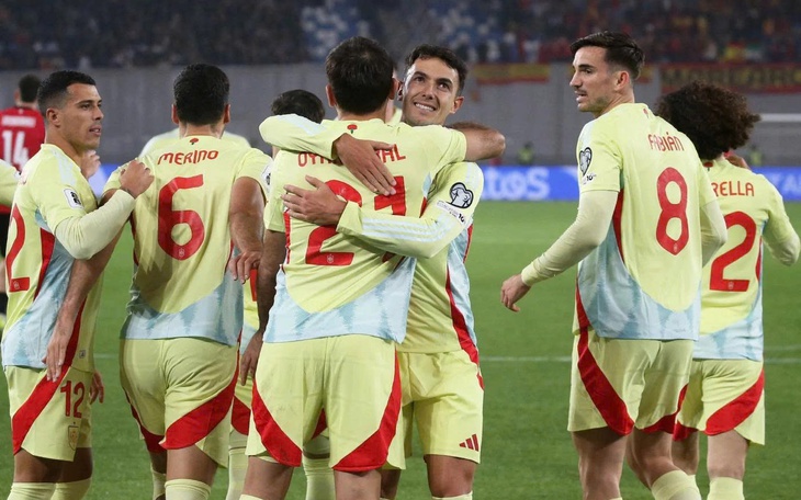 Sao trẻ Man City giải nghệ để học Đại học Oxford - Ảnh 4.