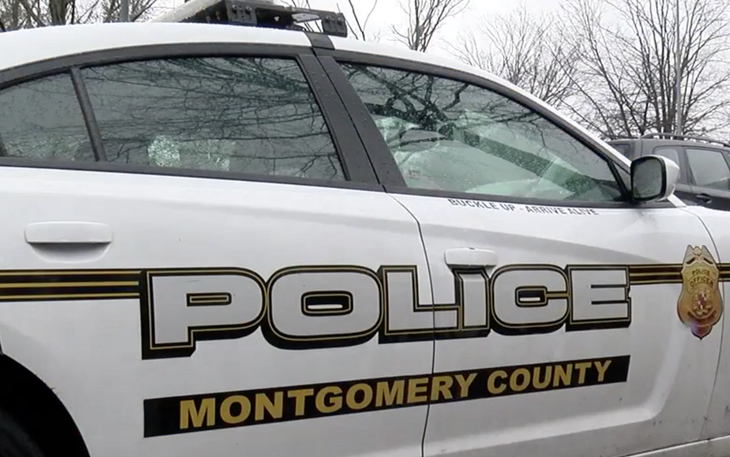 iPhone 17 Pro Max màu cam 'bay màu' sau khi dùng khăn ướt lau - Ảnh 3.