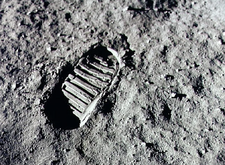 Kim Kardashian bảo 'vào TikTok mà xem' bằng chứng vụ NASA lên Mặt trăng là giả - Ảnh 2.