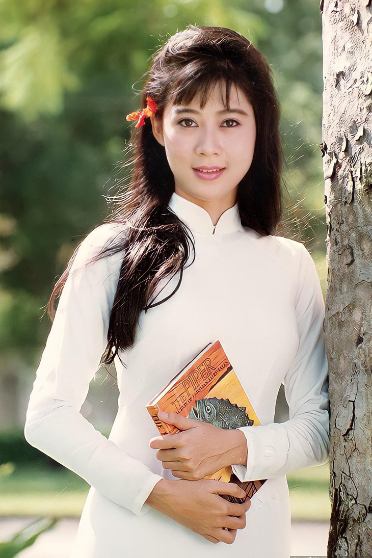 Nhan sắc Diễm Hương sau 30 năm gây trầm trồ - Ảnh 5.