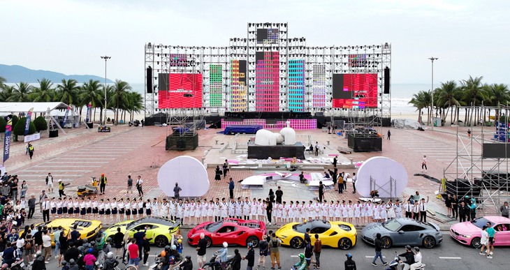 Concert hàng chục tỉ, dàn siêu xe trăm tỉ - ‘phông nền’ quen thuộc của Mailisa trước khi bị bắt  - Ảnh 4.