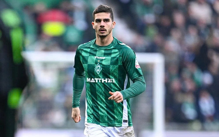 Lý do tiền đạo Jamie Vardy mặc áo đấu in tên vợ thi đấu ở Serie A - Ảnh 2.