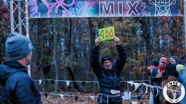 Cụ ông Canada hoàn thành 400 giải ultra marathon trong 47 năm - Ảnh 1.