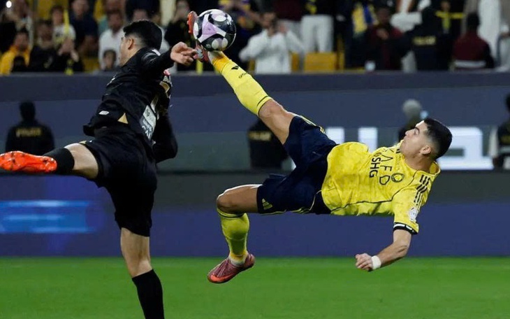 Lý do tiền đạo Jamie Vardy mặc áo đấu in tên vợ thi đấu ở Serie A - Ảnh 4.