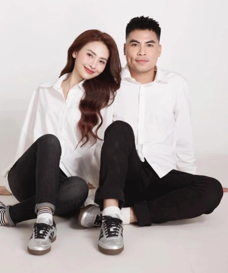 Cầu thủ vừa quỳ gối cầu hôn MC Mù Tạt là ai?   - Ảnh 3.