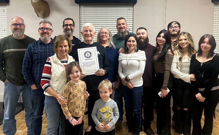 Cặp đôi 9X nhận cụ ông 74 tuổi làm… con nuôi - Ảnh 2.