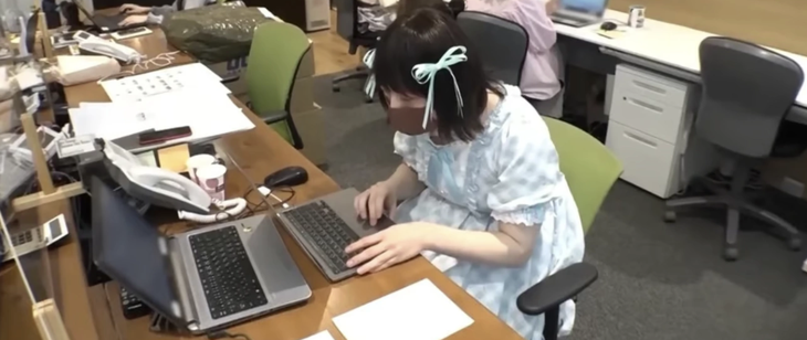 Giả gái để trả thù... mẹ - Ảnh 2.