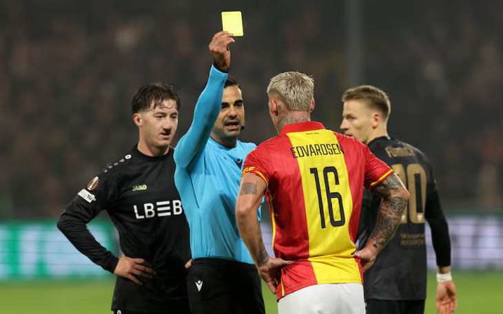 Man Utd ‘ăn cắp’ ý tưởng đá phạt từ các đối thủ Ngoại hạng Anh - Ảnh 5.