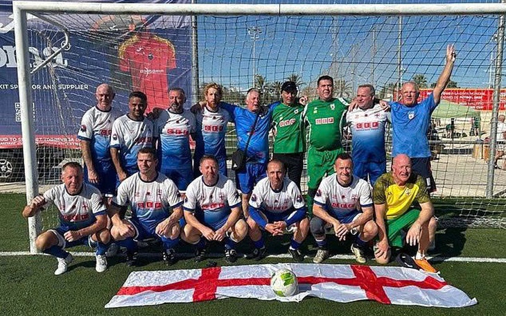 ‘Thần đồng’ hơn 15 tuổi của Arsenal lập kỷ lục ở Champions League - Ảnh 4.