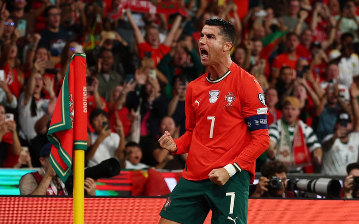 Nhận giải xuất sắc nhất tháng, HLV Amorim quyết giúp fan cứng Man Utd được... cắt tóc - Ảnh 3.