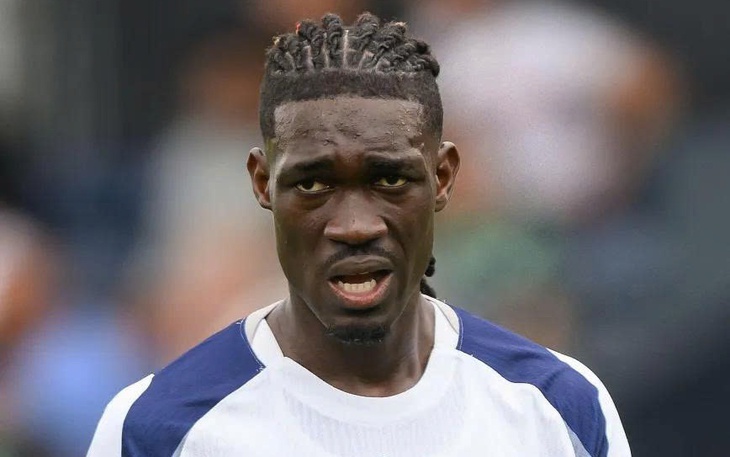 Nhận giải xuất sắc nhất tháng, HLV Amorim quyết giúp fan cứng Man Utd được... cắt tóc - Ảnh 4.