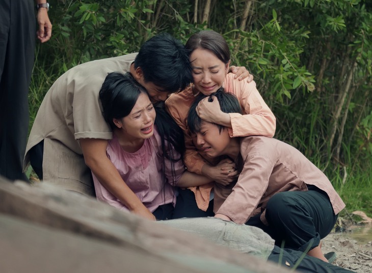 Thu Trang được Tiến Luật 'cơm bưng nước rót' khi làm phim  - Ảnh 2.