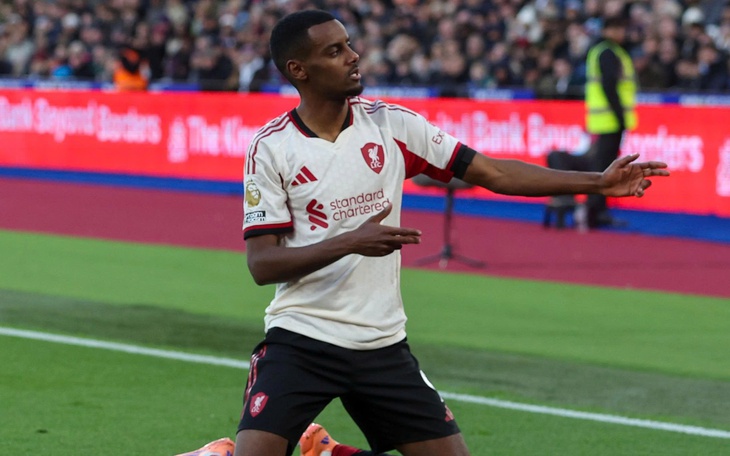 Fan Newcastle ‘phát cuồng’ khi Dan Burn tham gia vở kịch Aladdin - Ảnh 5.