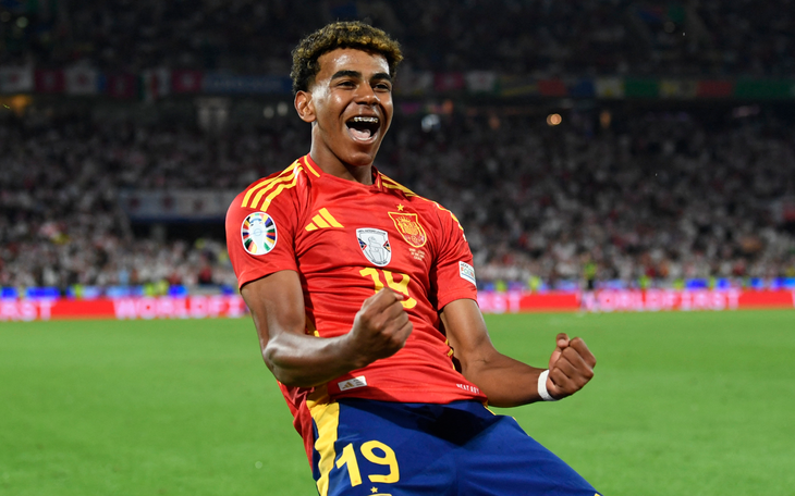 Fan sốt với ‘tour tham quan’ nhà Lamine Yamal trong ngày ra mắt kênh YouTube - Ảnh 2.