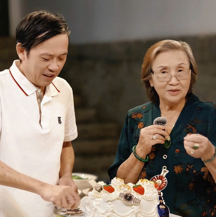 Mẹ ruột tiết lộ về Hoài Linh: 'Cả đời nó sống trong chữ lo'   - Ảnh 1.