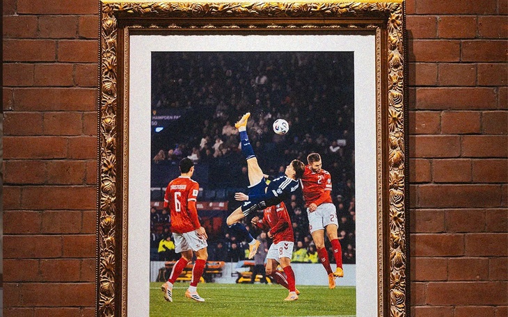 Haaland nhảy mừng robot, Peter Crouch lập tức ‘cầu xin’ một điều - Ảnh 2.