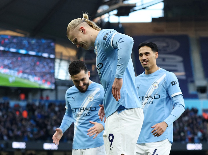 Haaland nhảy điệu robot, Peter Crouch lập tức ‘cầu xin’ một điều - Ảnh 1.