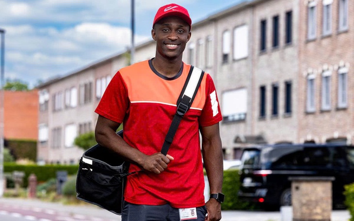 Man Utd gấp rút sửa Old Trafford để thoát tiếng ‘thác nước’ - Ảnh 2.