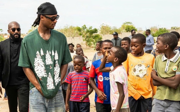 Ronaldo nhận giải Cầu thủ xuất sắc nhất Trung Đông - Ảnh 5.