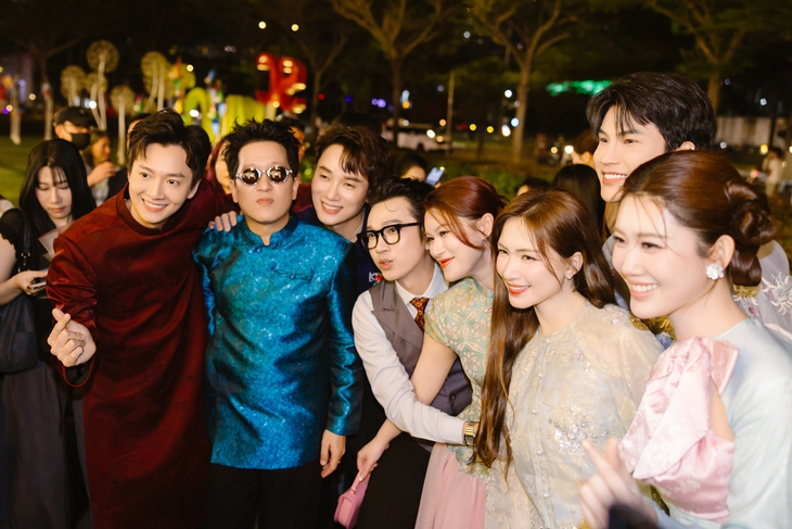 Trấn Thành, Trường Giang vui vẻ mừng Thu Trang ra mắt phim Tết 'Ai Thương ai Mến'   - Ảnh 3.