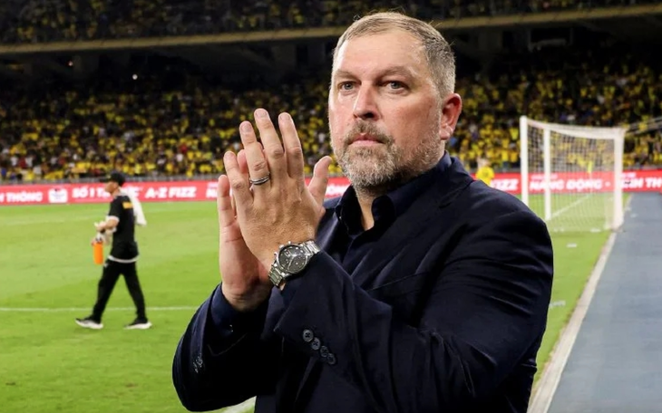 Cầu thủ nhập tịch gian dối của Malaysia phớt lờ lệnh cấm của FIFA - Ảnh 2.