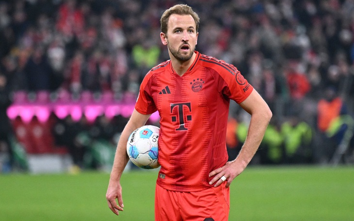 Thủ môn Leverkusen mắc sai lầm ngớ ngẩn tại Champions League - Ảnh 4.