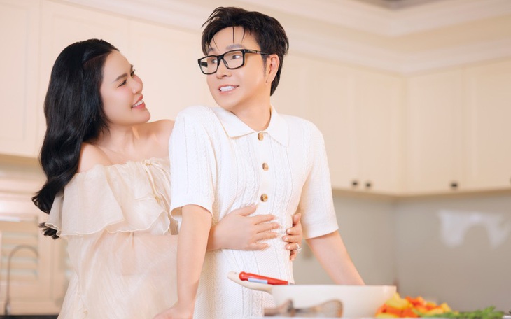 Bố mẹ dẫn H'Hen Niê lên phường làm giấy đăng ký kết hôn - Ảnh 4.