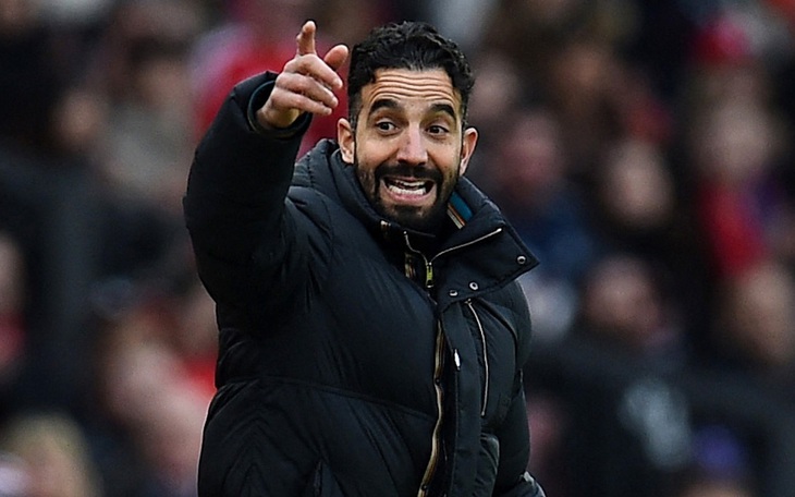 ‘Điều kỳ lạ’ của CĐV Man Utd khiến HLV Ruben Amorim bối rối - Ảnh 2.