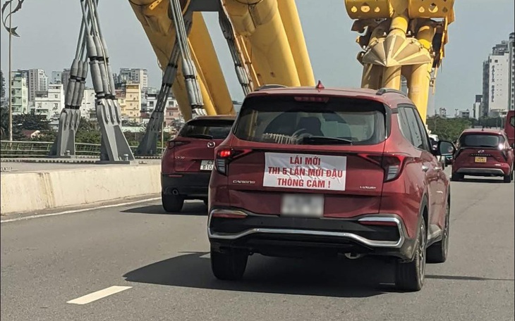 Trend 'dốc Đại Lý' chưa qua, trào lưu 'nuốt tàu điện' đã lộ diện - Ảnh 9.