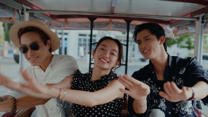 Hà An Huy hát mừng hạnh phúc Kaity Nguyễn và Trần Ngọc Vàng  - Ảnh 1.