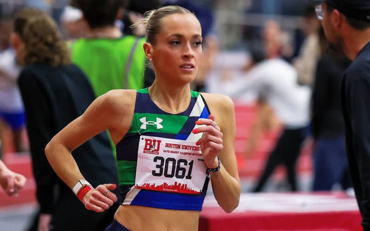 Runner Durakiewicz lập kỷ lục chạy bán marathon chân trần trên băng tuyết - Ảnh 2.