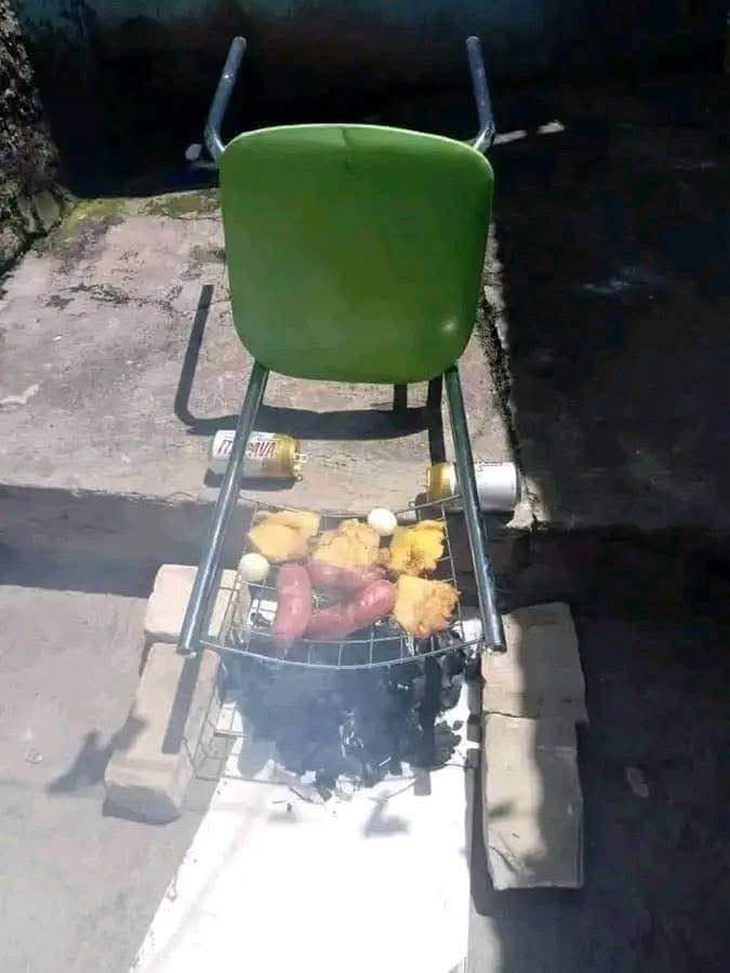 Ảnh vui 23-2: Hình xăm 'như hai giọt nước' - Ảnh 4.