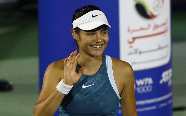 Hot girl quần vợt Raducanu 'già néo đứt dây'… tài trợ - Ảnh 2.