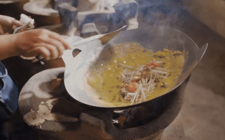 Huỳnh Lập hài hước kể trải nghiệm làm đạo diễn vừa làm diễn viên - Ảnh 2.