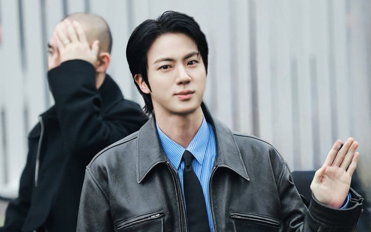 'Ông vua Bollywood' Shah Rukh Khan gây bão tại Met Gala 2025 - Ảnh 4.