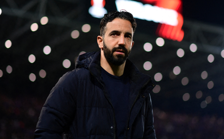 HLV Amorim của Man Utd bị thương bàn tay vì thói quen khó bỏ - Ảnh 2.