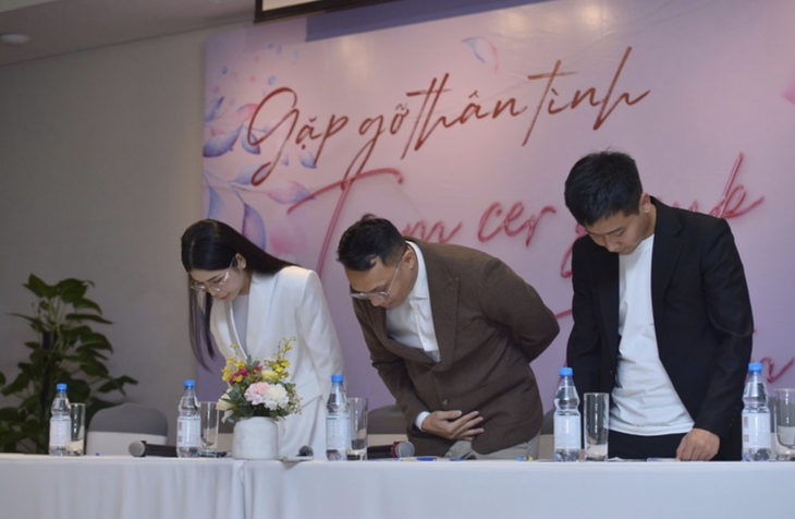 Quang Linh Vlogs trở lại Châu Phi, Hằng Du Mục làm gì sau drama? - Ảnh 2.