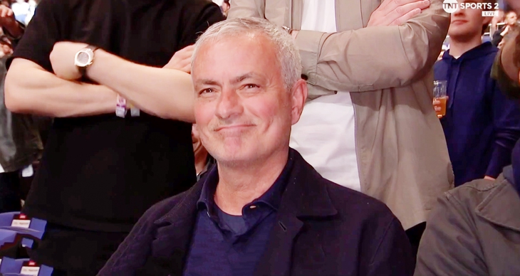 Jose Mourinho ‘xả trại’ bên lồng bát giác UFC - Ảnh 1.