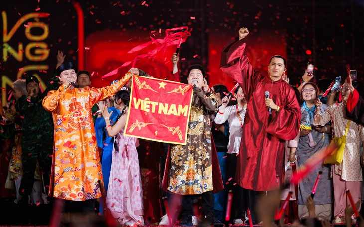  'Anh trai vượt ngàn chông gai': 'Cơn địa chấn' cảm xúc khuấy đảo giới trẻ Sài Gòn - Ảnh 10.