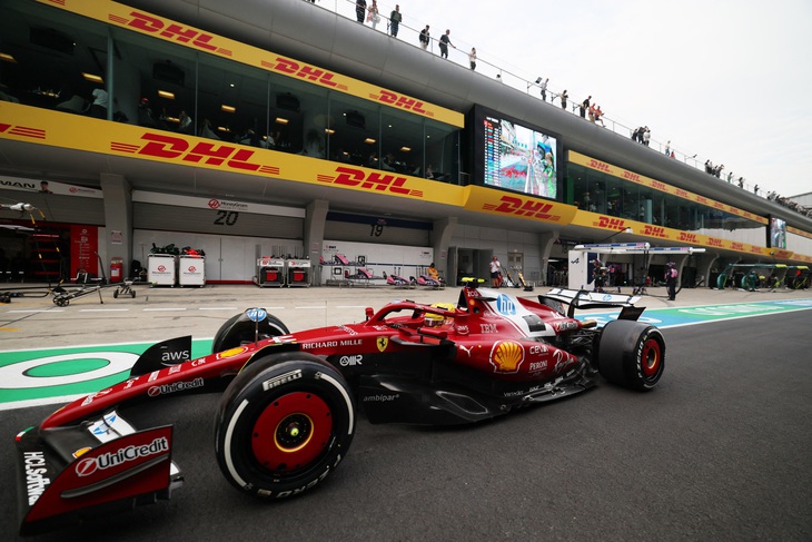 Sao đua xe F1 Lewis Hamilton bị loại “lãng xẹt” ở Chinese Grand Prix  - Ảnh 1.