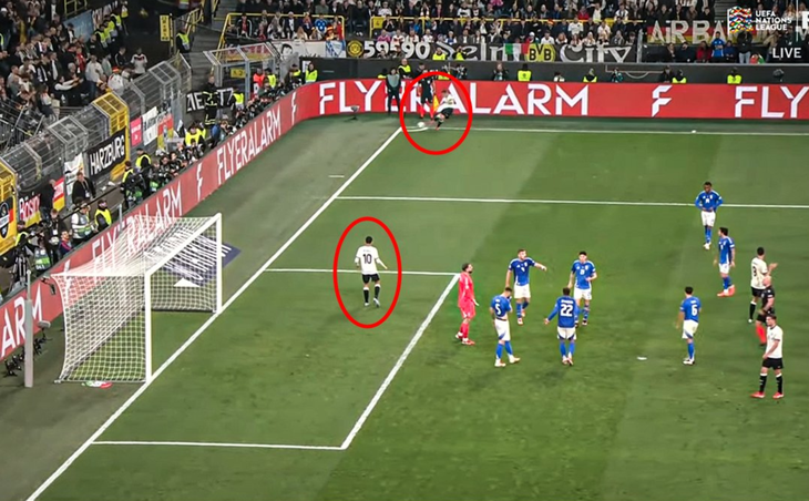 Cậu bé nhặt bóng giúp tuyển Đức ghi 'bàn thắng IQ 1000' trước Ý - Ảnh 1.