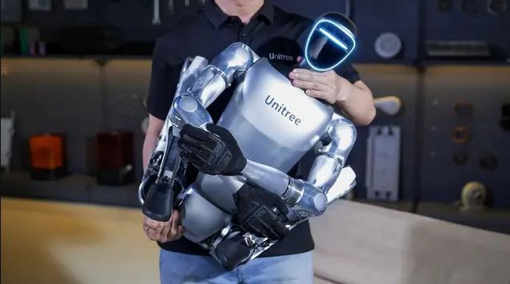 Nam thanh niên gây sốc khi thuê robot làm... bạn gái - Ảnh 4.