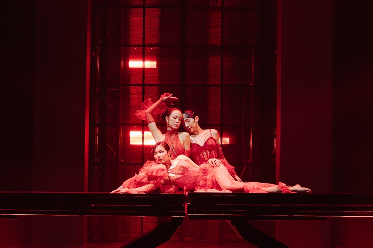 'Chị đẹp concert' gây choáng ngợp với sân khấu khủng - Ảnh 2.