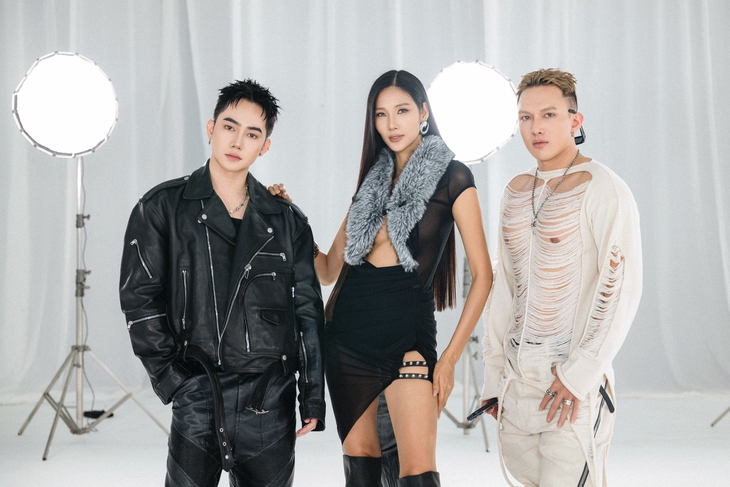 Á hậu Hoàng Thùy cùng LSOUL 'mang chuông đi đánh xứ người' - Ảnh 4.