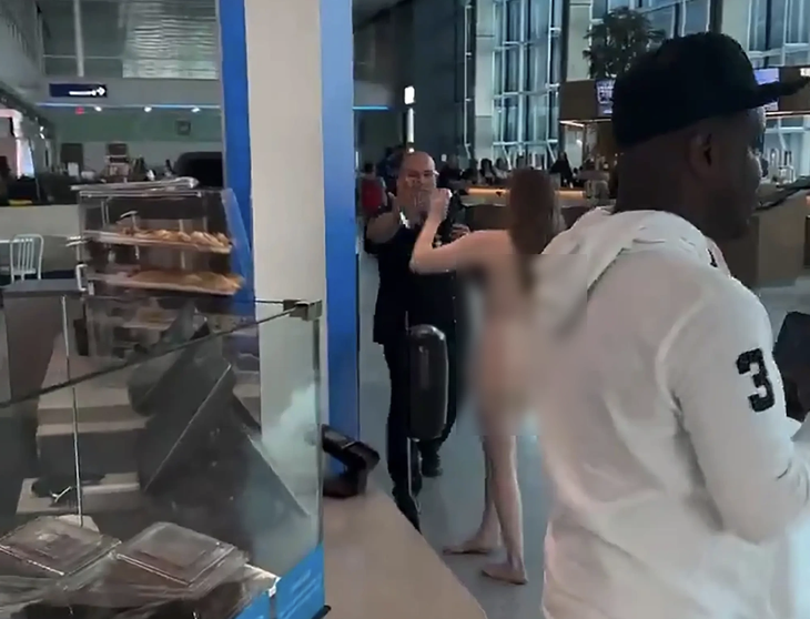 Tự nhận là 'công chúa', trần như nhộng làm náo loạn sân bay - Ảnh 1.