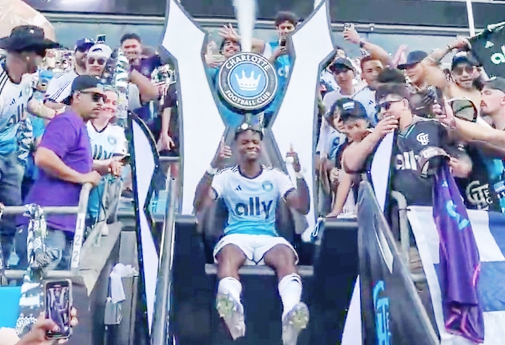 Wilfried Zaha ngượng ngùng ‘làm Vua’ ở MLS - Ảnh 1.